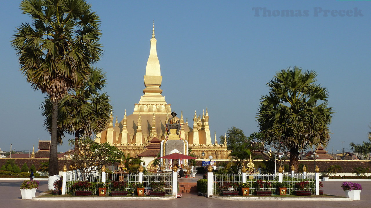  007.  Vientiane_2011-Pha Thai Luang