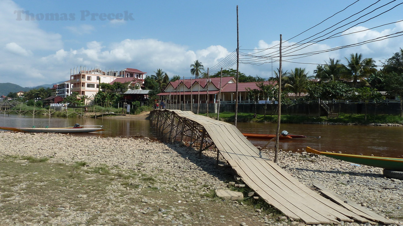  002. Vang Vieng_2011